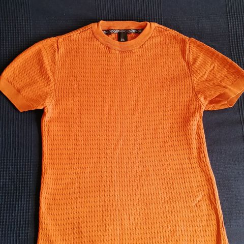 Oransj t-skjorte XS
