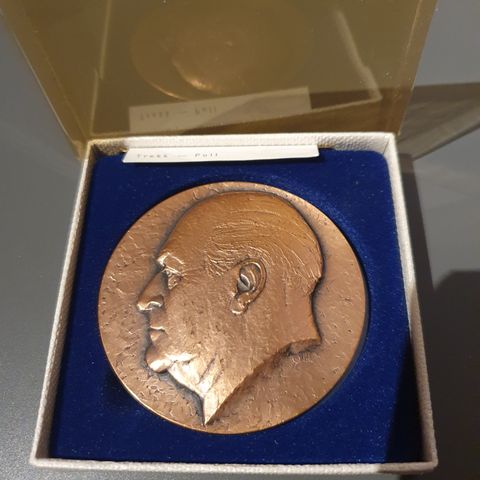 Jubileumsmedalje til H.M.Kong Olav V's 75-årsdag i Bronse
