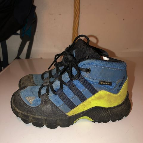 Adidas Goretex sko (barn)