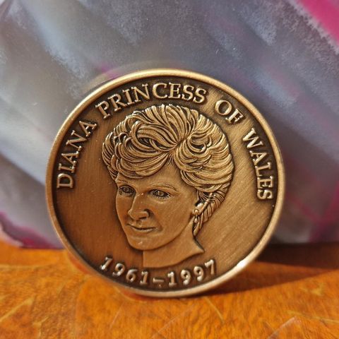 Diana Princess of Wales (1997) Queen of Hearts Bronze Medal