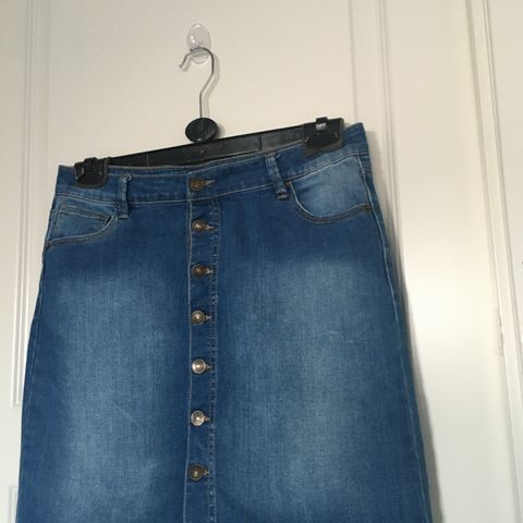 A-line  38/40 pen klassisk blå denim skjørt, stretch.