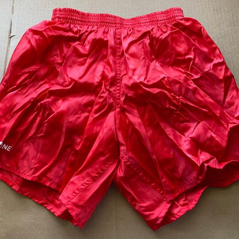 Rød shorts