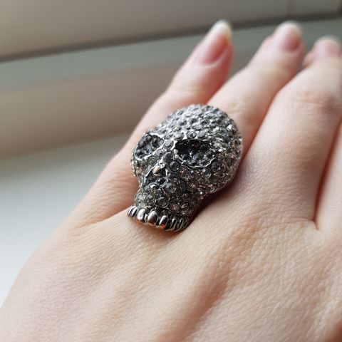 "Bling-bling" sølvfarget skull ring, one size, kan sendes
