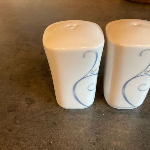 Salt og pepper sett i Victoria design fra firkløveren