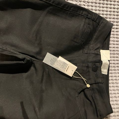 Bukser, nye, 2 sorte jeans mid waist str s/m kr 100,- pr stk