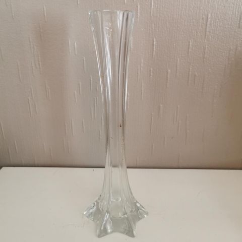 Glass vase selges