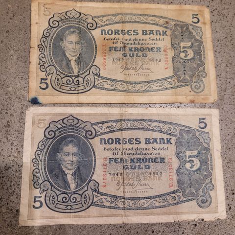 5 kroner 1942 og 1943. Disse 2 selges samlet for kr 200