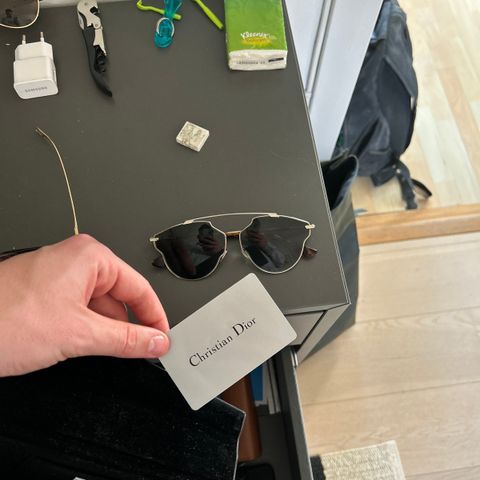 Dior solbriller nypris 3700kr
