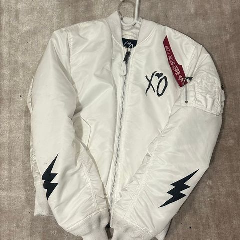 The Weeknd "alpha industries" jakke