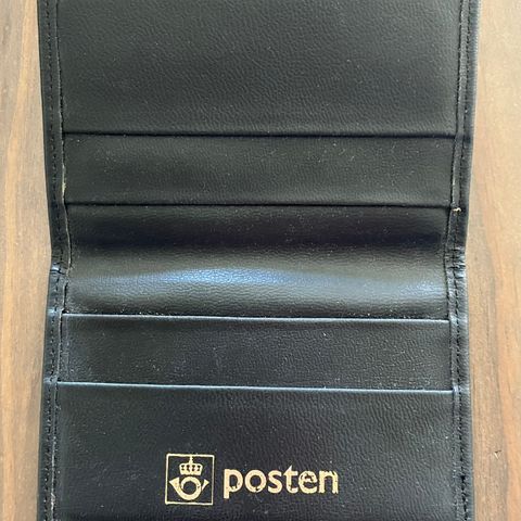 Svart Posten kortholder / kortmappe (eldre logo) i skinn?