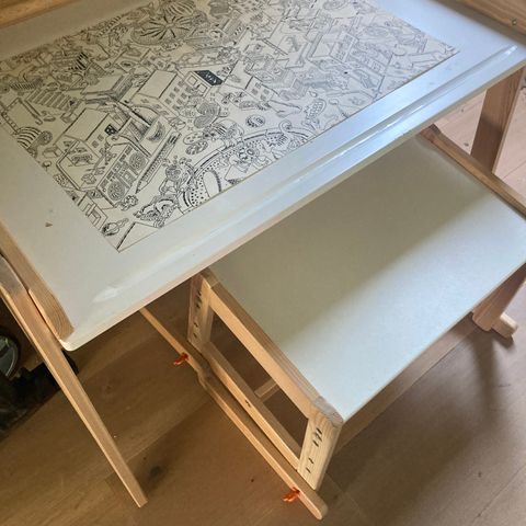 Skrivebord og krakk fra Ikea