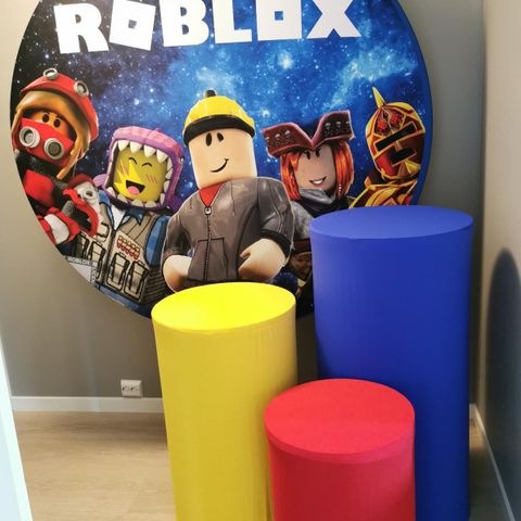 Roblox bakgrunn og tre kakestativ