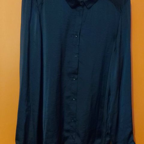 Mørkeblå bluse/ skjorte