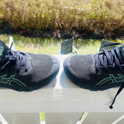 Nesten ny Asics sko str 37