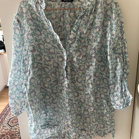 Blomsterbluse fra Massimo Dutti