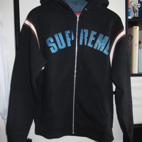 Supreme hoodie