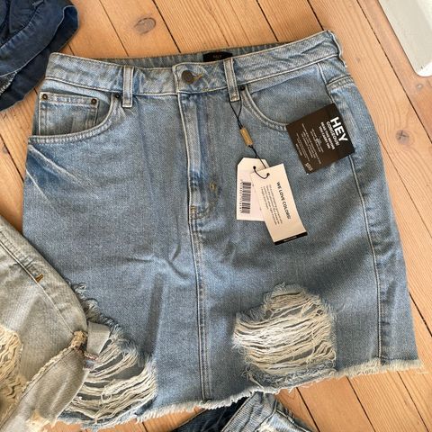 Ubrukt jeans-skjørt str 38