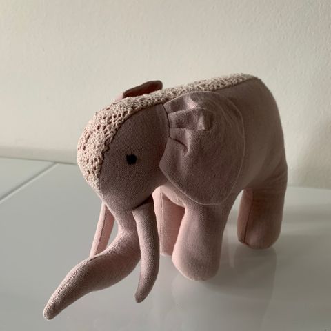 Rosa elefant - bamse eller dekorasjon