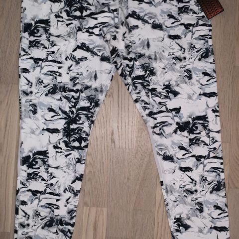 NY trenings tights i str.XL fra KappAhl