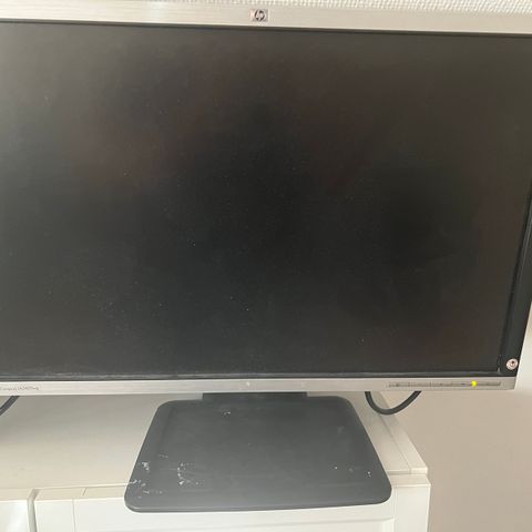HP LA2405 1600x1200 27” monitor DP,HDMI,VGA