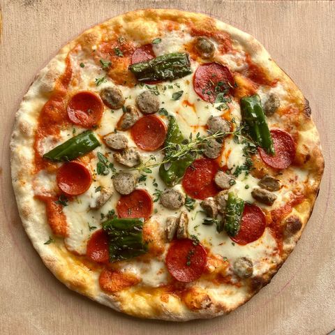 Leter du etter den perfekte oppskrift på rød og hvit saus til italiensk pizza?