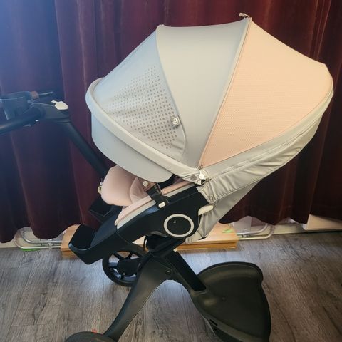 Stokke Xplore V6 Sportsvogn Athleisure Pink