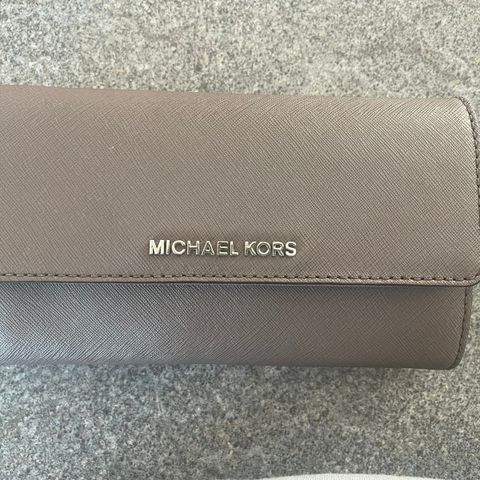 Michael kors wallet on chain