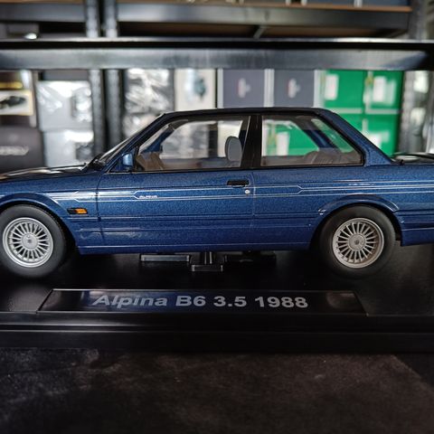BMW Alpina B6 3.5 E30 - blå metallic - 1988 modell - KK-Scale skala 1:18.