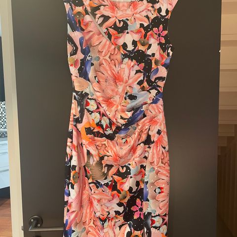 Elegant kjole fra Ribkoff, helt ny, men prislappen henger ikke på.