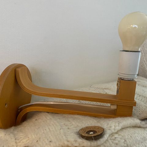 Vintage retro dansk vegglampe lyst tre