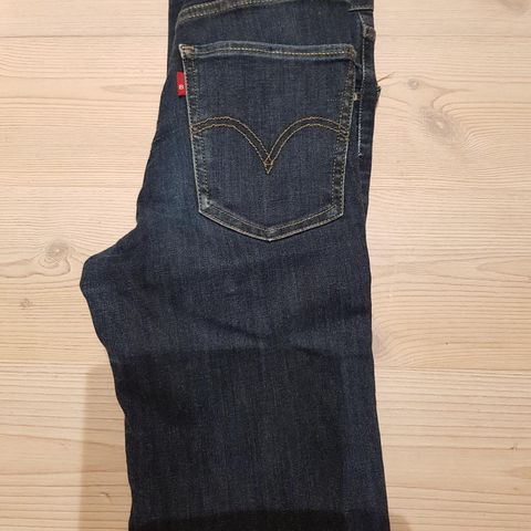 Str. 24 – Levis, Mile High Superskinny