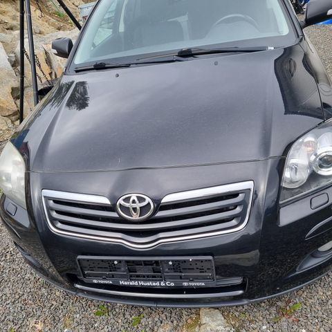 Toyota Avensis d4d 126hk 2008 selges i deler.