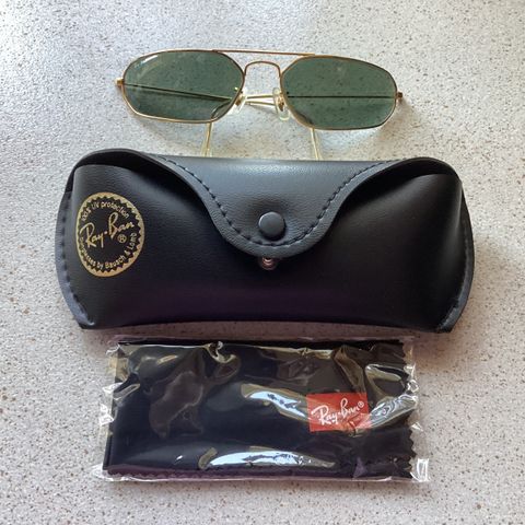 Rayban solbriller med etui til salgs