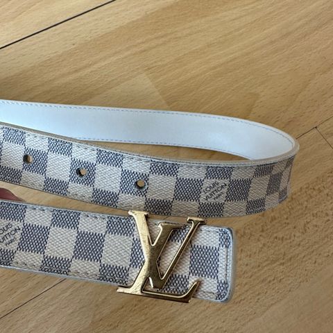 Louis Vuitton belte (3cm tynt, str 75)