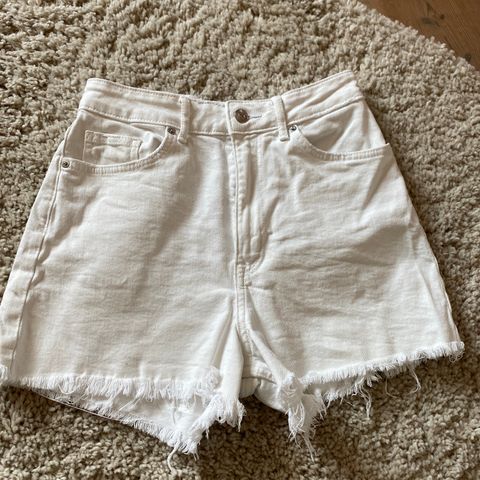 Hvit jeans shorts, str 36