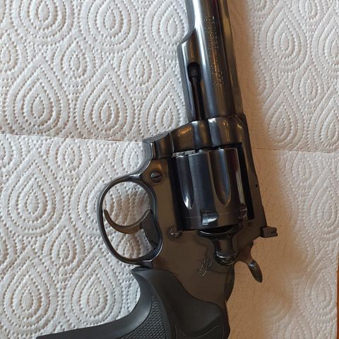 Revolver `/ Colt 38 . magnum