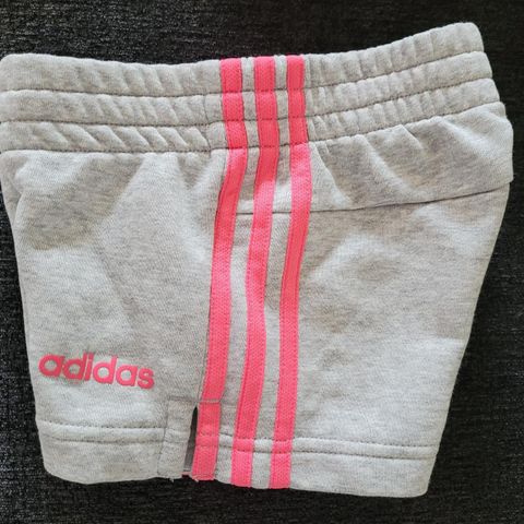 Adidas shorts str 116