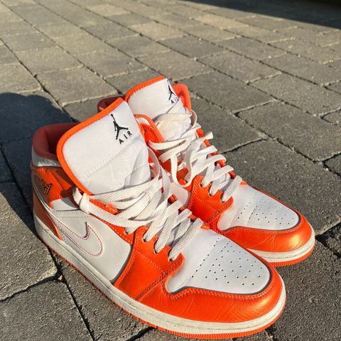 AIR Jordan 1 Mid se Electro orange Str. 44,5