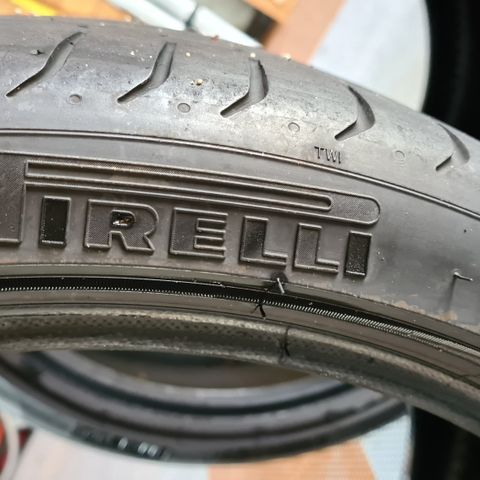 Pirelli P Zero 305 / 30 ZR20