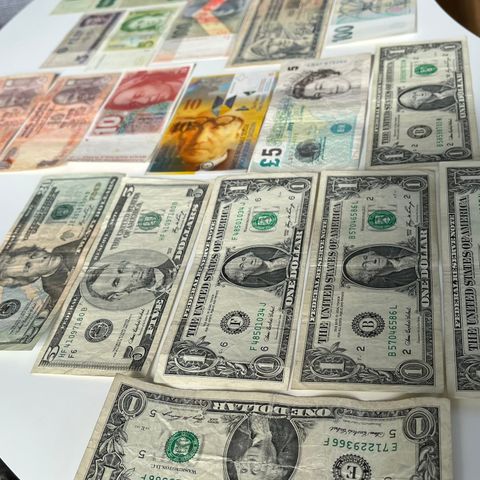 Sedler Dollar, Pounds, Mark, Deutsche Mark, Franken, Korun, Rupiah, Rupees