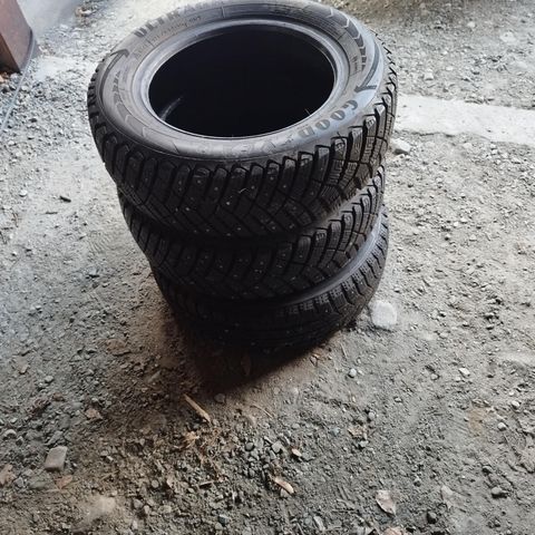 3 stk 175/65R14 vinterdekk/piggdekk