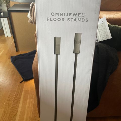 2 esker Omnijewel floorstands til bose