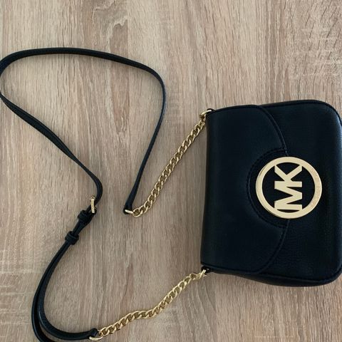 Lite brukt Michael Kors crossbody veske