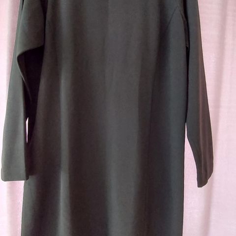 Sort kjole fra Zay (Zizzi) med paljetter str S (42-44)