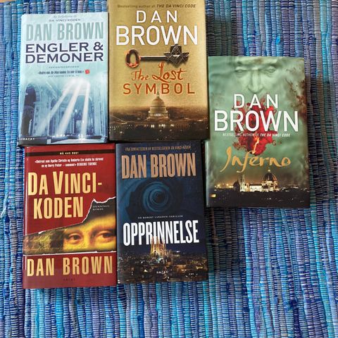 Bøker av Dan Brown . Innbundet.  To er på engelsk.