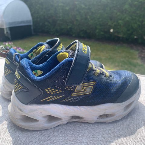 Skechers blinkesko str 25