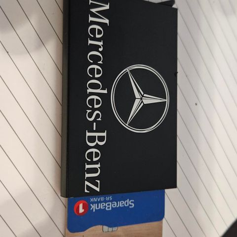 Mercedes aluminium kortholder.