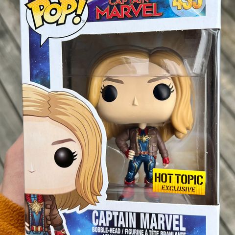 Funko Pop! Captain Marvel (Jacket) | Marvel (435) Excl. to Hot Topic