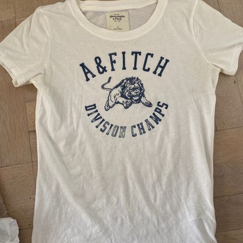 Abercrombie Fitch t-skjorte