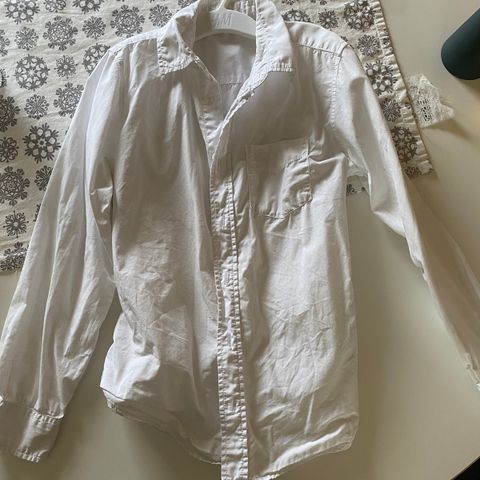 hvit skjorte str 8-9 år